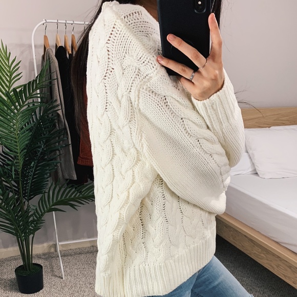 🆕 Ivory Chunky Knit Sweater - Picture 3 of 7